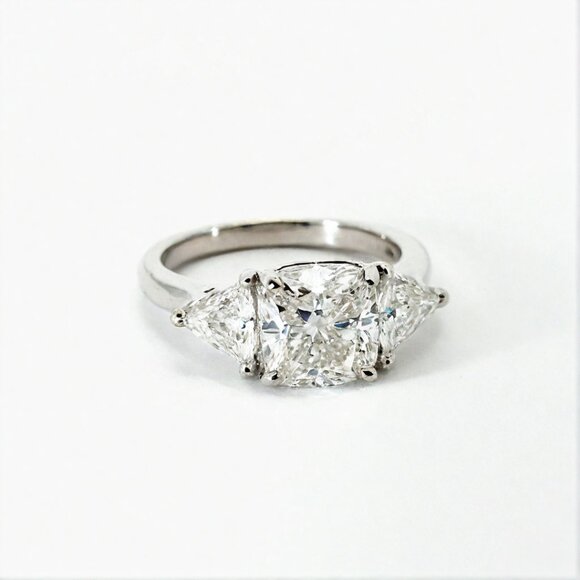 18K Cushion Cut Engagement Ring - Picture 1 of 4